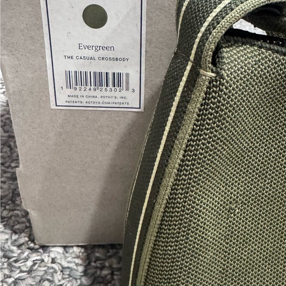 EUC Evergreen Crossbody- comes with box and tag - Picture 3 of 6